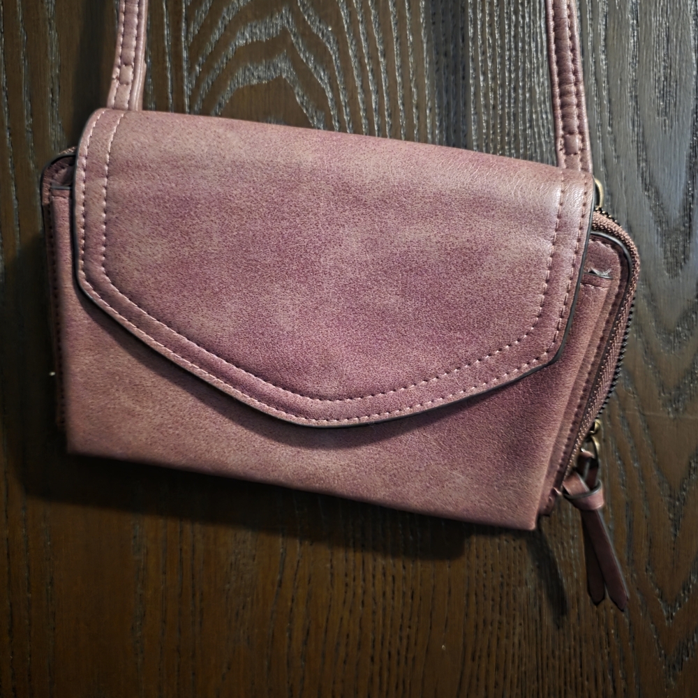 Chic Pink Crossbody Bag with Structured Design